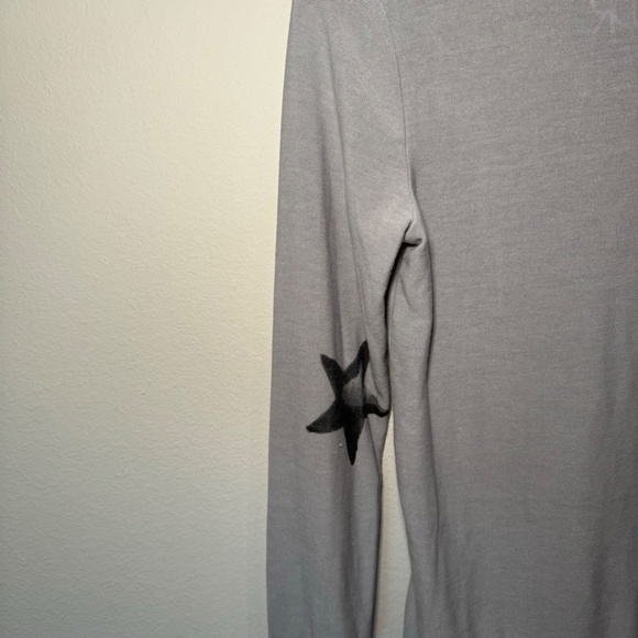 Chaser Women’s Graphic Face Sweatshirt Size XS Gray Long Sleeve Soft Pullover - Picture 4 of 4